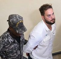 Condenan a un mes de prisión y multa RD$75,000 a cubano dio “galleta” a Digesett
