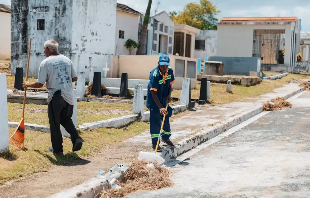 Alcaldía DN refuerza el acondicionamiento de cementerios por el Día de los Padres