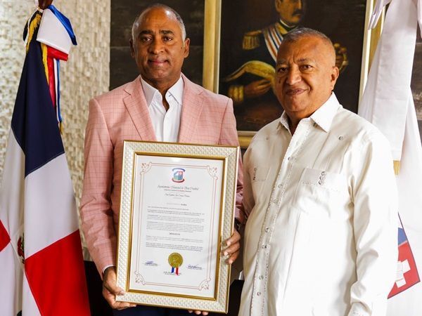 Diputado Julito Fulcar es reconocido por Ayuntamiento de San Cristóbal