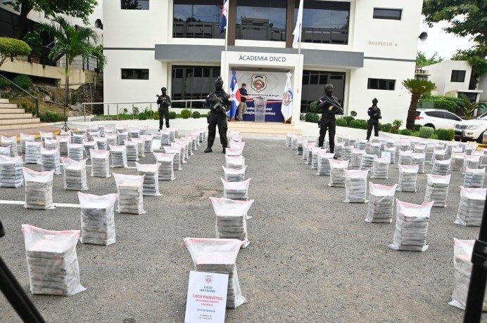 Apresan a dos e incautan más de una tonelada presumible cocaína en La Altagracia