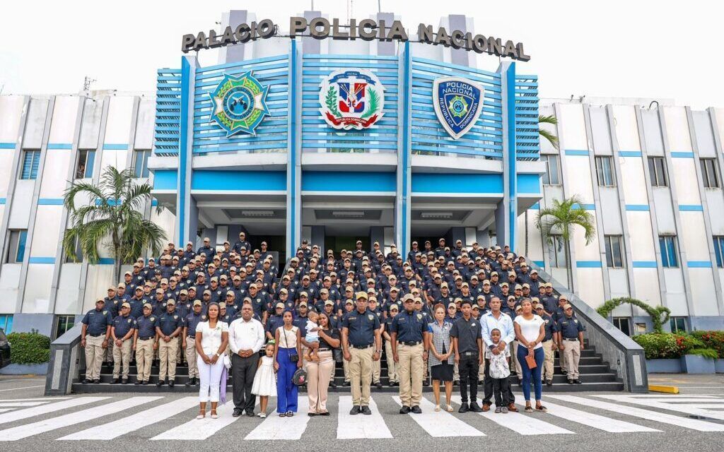Dirección Central de Investigación de la Policía Nacional Dominicana conmemora su 25 aniversario y otorgan reconocimiento a la labor de sus destacados miembros.