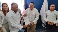 Juramentan a Jhonatan Madera como nuevo director de Salud Pública en Valverde
