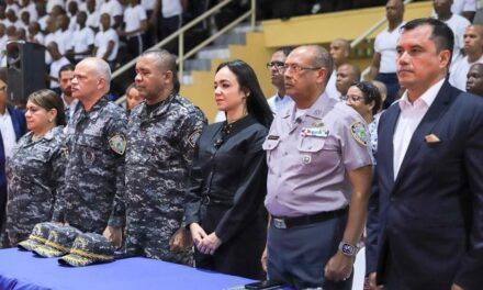 Ministra Raful y mayor general Guzmán Peralta reciben 775 nuevos aspirantes a rasos de la Policía Nacional