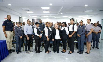 Policía Nacional y Pro-Consumidor realizan taller sobre “Derechos del Consumidor”.