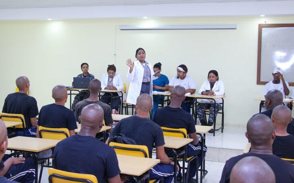 Policía Nacional continúa jornada de vacunación.