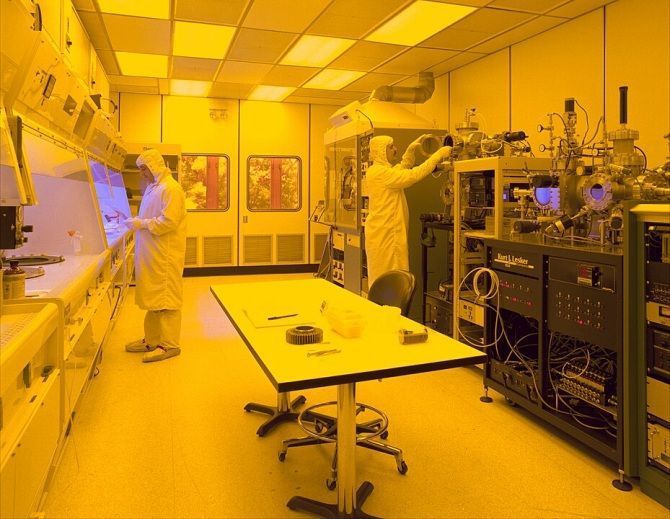 Salas limpias: Características clave y su importancia en la ciencia y la tecnología