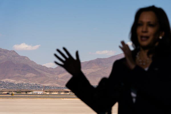 Los republicanos culpan a Harris de la migración descontrolada. ¿Tienen razón?