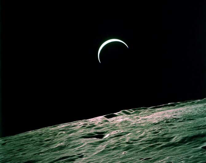 La media luna en el cielo nocturno… o no