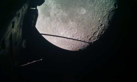Doble asistencia gravitacional de la sonda espacial Juice en la Luna y la Tierra