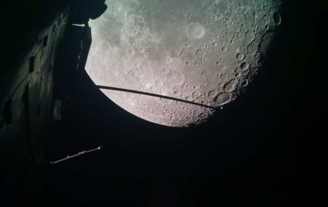 Doble asistencia gravitacional de la sonda espacial Juice en la Luna y la Tierra