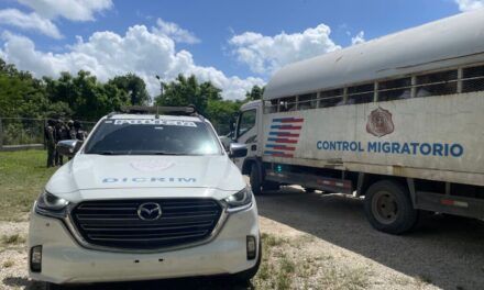 Policía y DGM detienen a 56 indocumentados extranjeros en Barahona y La Romana en las últimas 48 horas.