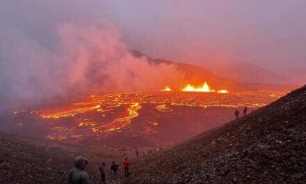 Magma emergiendo a la superficie
