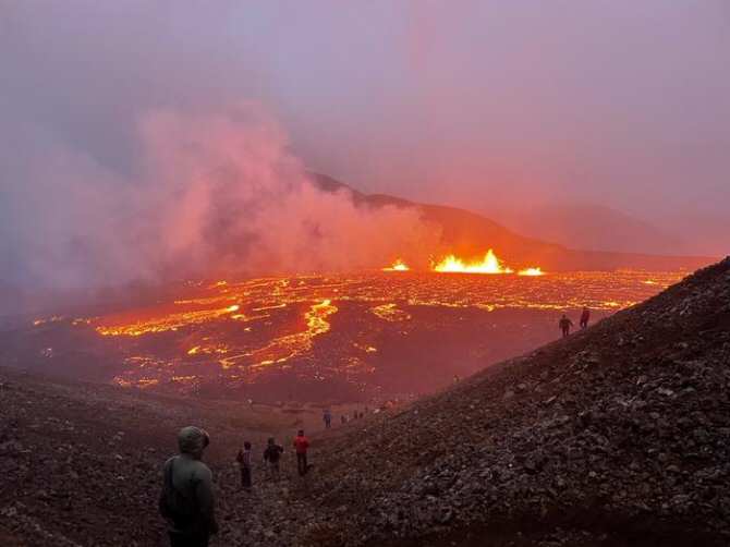 Magma emergiendo a la superficie