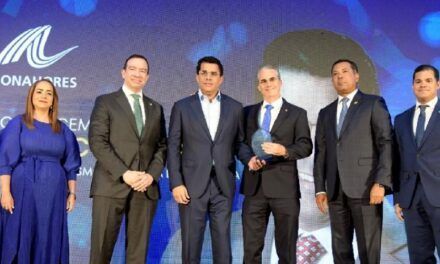 Tres grandes bancos reconocen al ministro David Collado