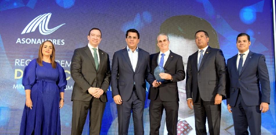 Tres grandes bancos reconocen al ministro David Collado