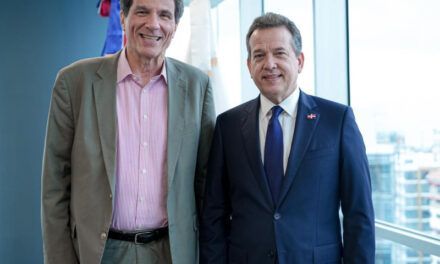 Subsecretario de Crecimiento de EE.UU. visita a Ito Bisonó e intercambian visiones