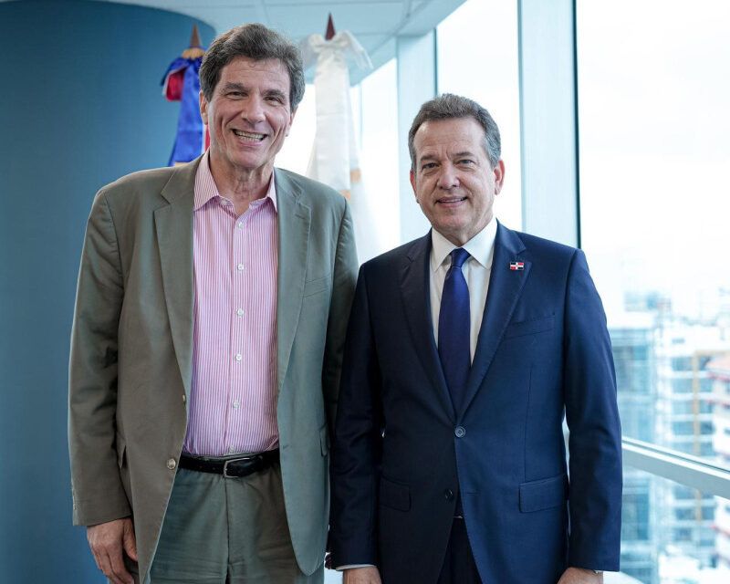 Subsecretario de Crecimiento de EE.UU. visita a Ito Bisonó e intercambian visiones