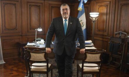 El presidente de Guatemala pide retirar la inmunidad a la fiscal general