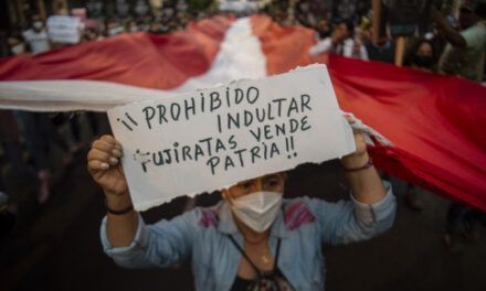 Perú aprueba ley que prescribe los delitos de lesa humanidad