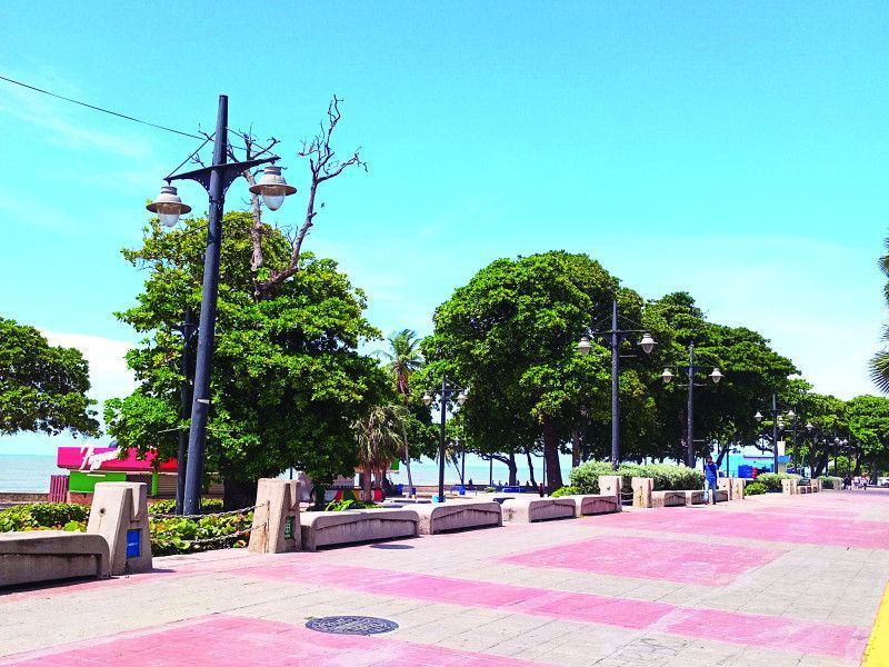 El malecón: Un lindo paseo con modernos monumentos