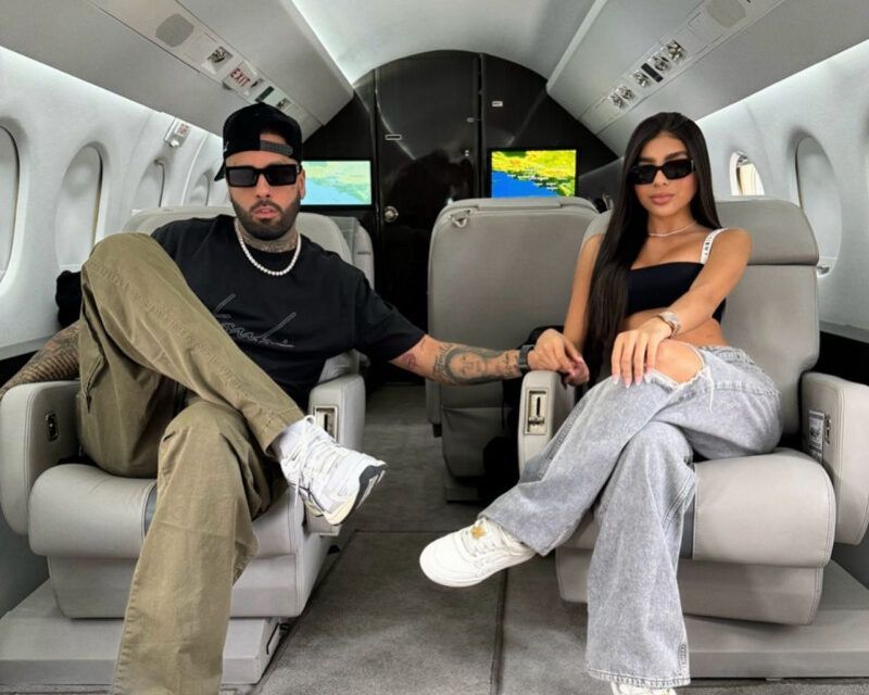 Nicky Jam se habría comprometido con su novia de 22 años