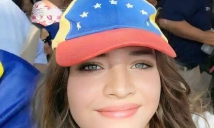 Hija de Mónica Spear conmueve al hablar de sus padres en manifestación por Venezuela