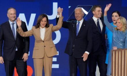 Los Obama, protagonistas de la segunda jornada demócrata