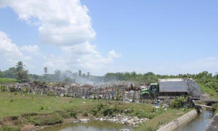 Medio Ambiente cita al alcalde de Nizao por vertedero al lado de canal de riego