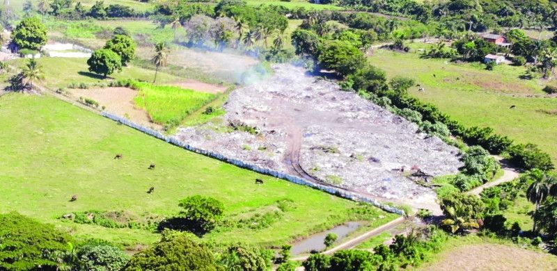 Coordinan erradicar vertederos a la vera del canal Marcos A. Cabral