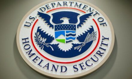 Biden reanuda programa migratorio para cuatro países