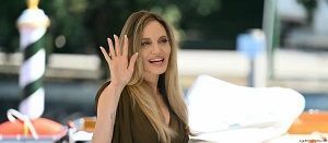 Angelina Jolie brilla en Venecia con filme de Pablo Larraín