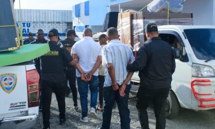 Policía Nacional desmantela banda de estafadores y recupera muebles robados en Santo Domingo.