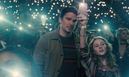 ‘La trampa’: Shyamalan sale a bailar