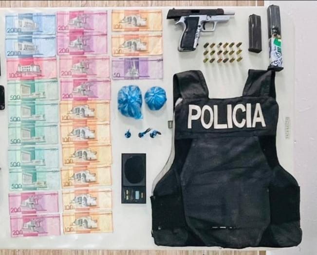 PN y MP ocupan drogas, armas de fuego y chaleco antibalas en San Cristóbal.
