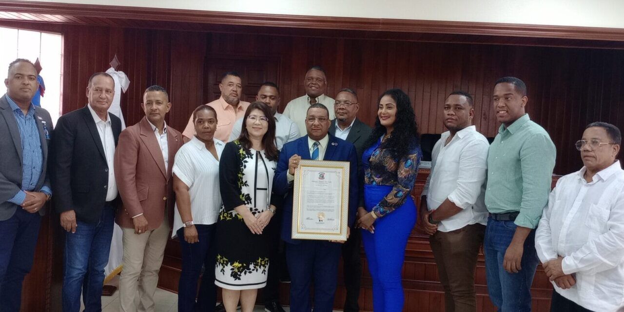 San Cristóbal honra al Dr. Modesto Cruz Lluberes por sus aportes a la medicina
