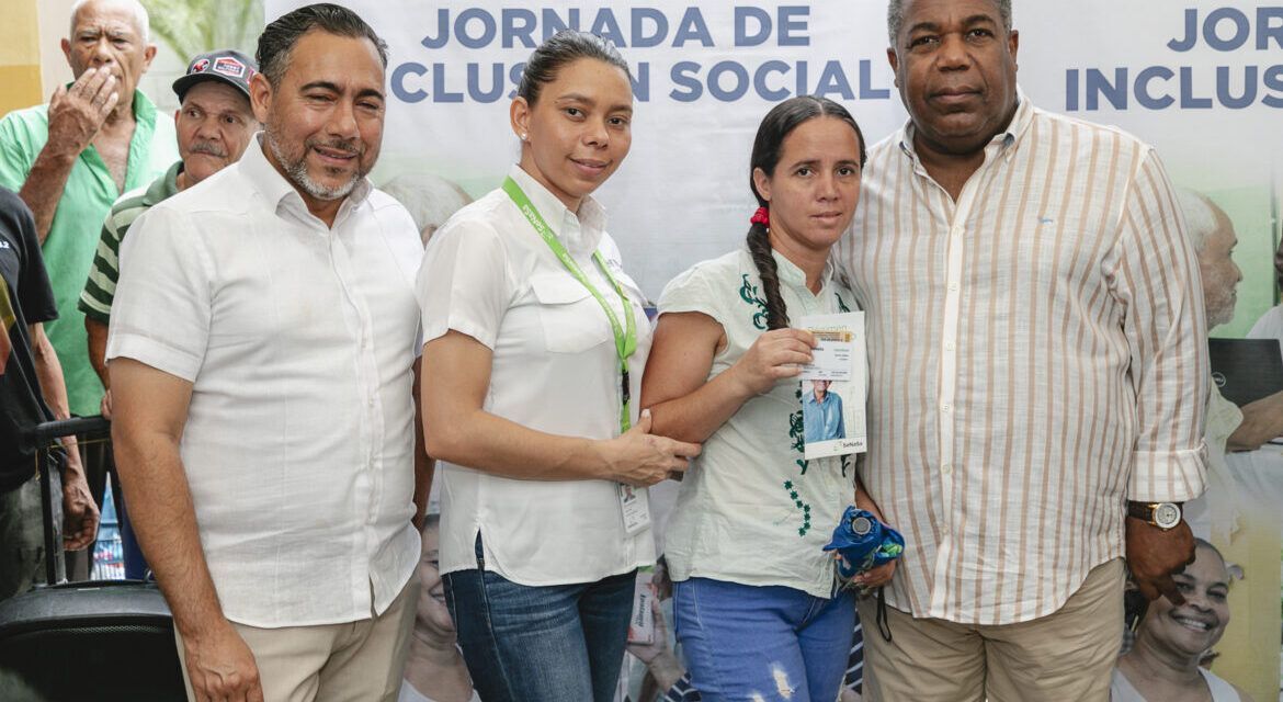 Tony Peña reafirma su compromiso con los más vulnerables durante Jornadas de Inclusión Social en San Cristóbal