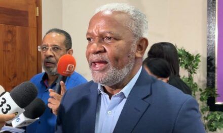 Melanio Paredes dice que es innecesario modificar la carta magna