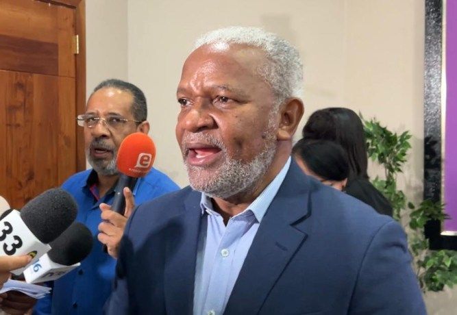 Melanio Paredes dice que es innecesario modificar la carta magna