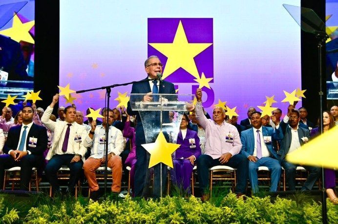 Danilo Medina confirma su decisión de continuar como presidente del PLD