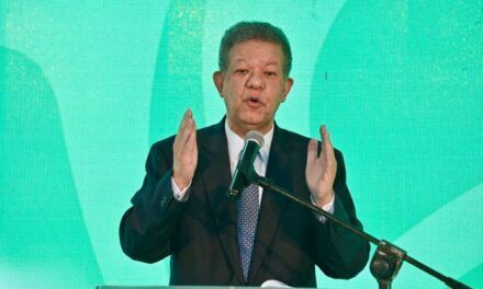 Leonel Fernández contradice cifras de crecimiento económico presentadas por Abinader