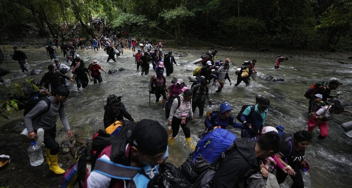Cancilleres de Colombia y Panamá abordan con comunidades fronterizas creciente migración irregular