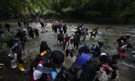 Cancilleres de Colombia y Panamá abordan con comunidades fronterizas creciente migración irregular