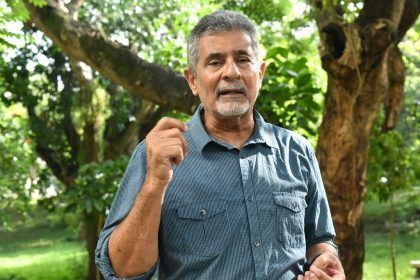 Arqueólogo Domingo Abreu da a conocer trascendencia Cuevas Pomier a autoridades de SC