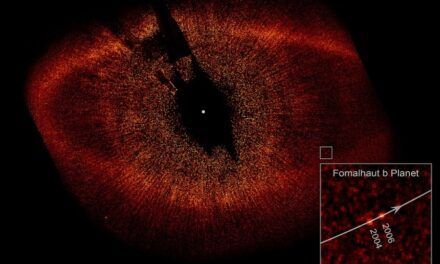 El disco de Fomalhaut: Un laboratorio cósmico para el estudio de sistemas planetarios