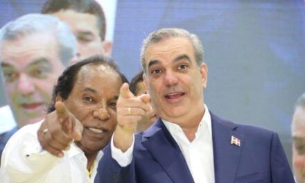 Zorrilla Ozuna sigue fuera del Gobierno, pese a hacer jurar a Abinader que lo nombraría
