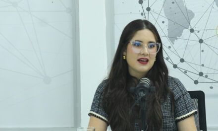 Iamdra Fermín y su esposo logran un matrimonio basado en la comunicación y acuerdos a través de WhatsApp