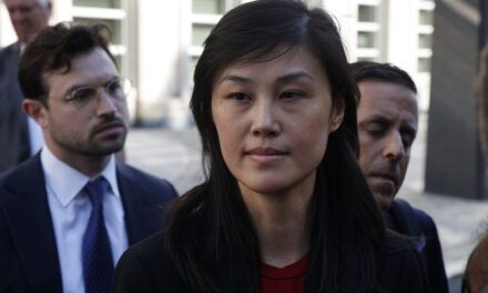 Exfuncionaria de NY es acusada de ser agente china