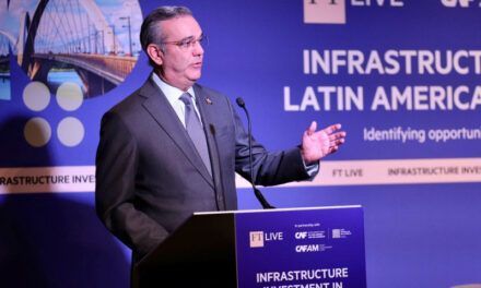 Abinader resalta en USA fortaleza del turismo para atraer inversión