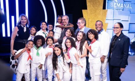 Los «TopiTok», los niños y niñas de RTVD que le arrancaron aplausos, sonrisas y abrazos al Presidente Abinader