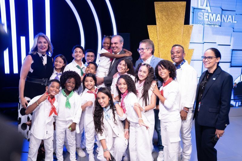 Los «TopiTok», los niños y niñas de RTVD que le arrancaron aplausos, sonrisas y abrazos al Presidente Abinader